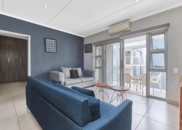 Spacious 2-Bed 2-Bath Apartment In Central Sandton With Wifi - Gym & Pool