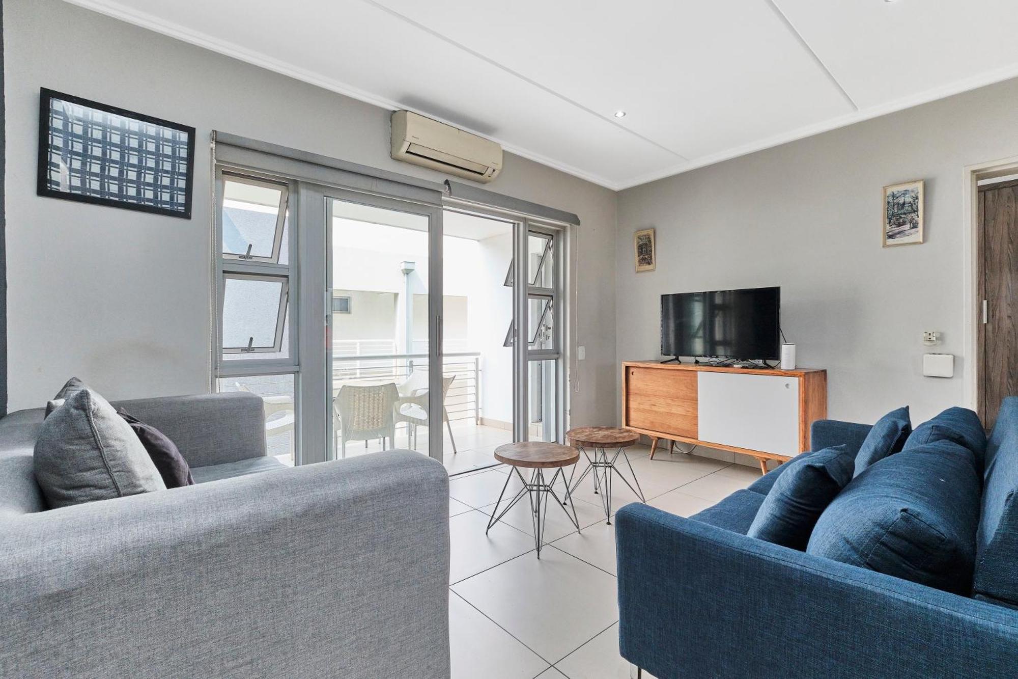 Spacious 2-bed 2-bath In Sandton With Wifi - Gym & Pool *