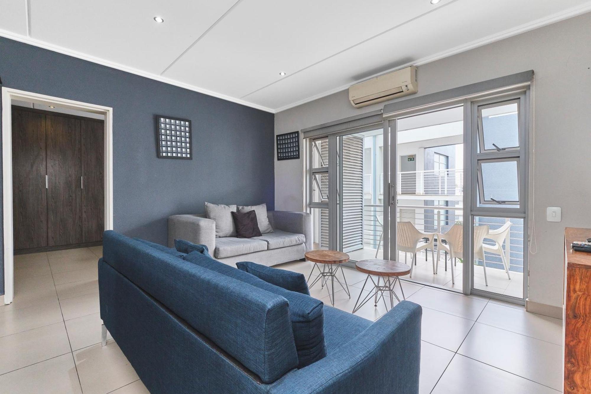 Spacious 2-bed 2-bath In Sandton With Wifi - Gym & Pool Apartment *