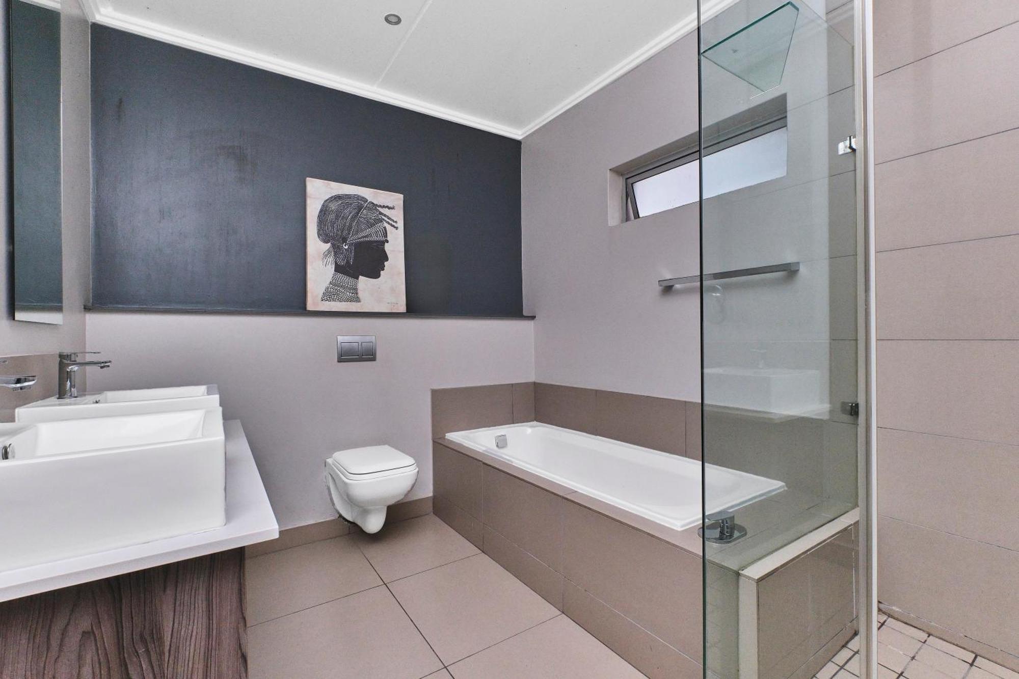Spacious 2-bed 2-bath In Sandton With Wifi - Gym & Pool