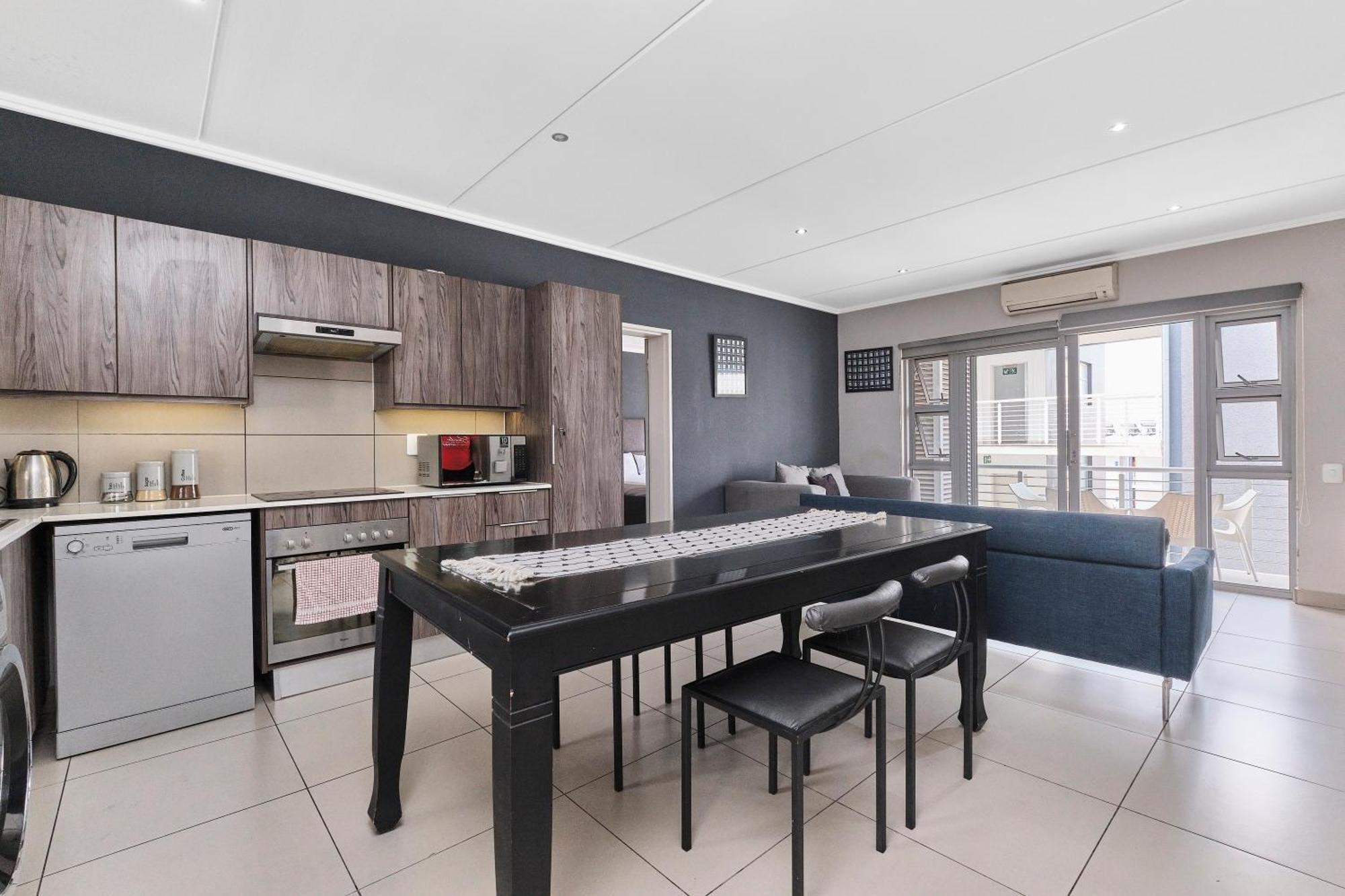Apartment Spacious 2-bed 2-bath In Sandton With Wifi - Gym & Pool *